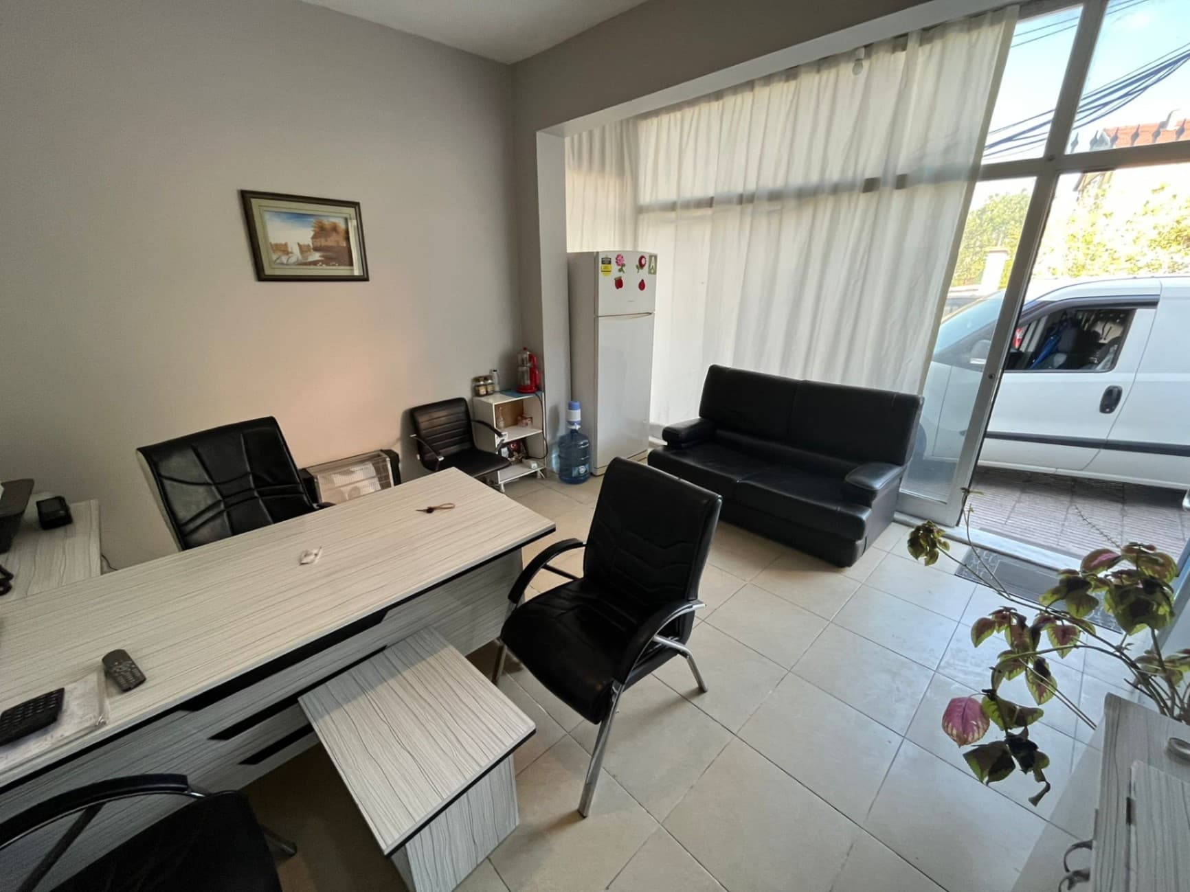 KAVACIK MOPAŞ MARKETİN ARKASINDA SATILIK 80 m2 DÜZ GİRİŞ DÜKKAN