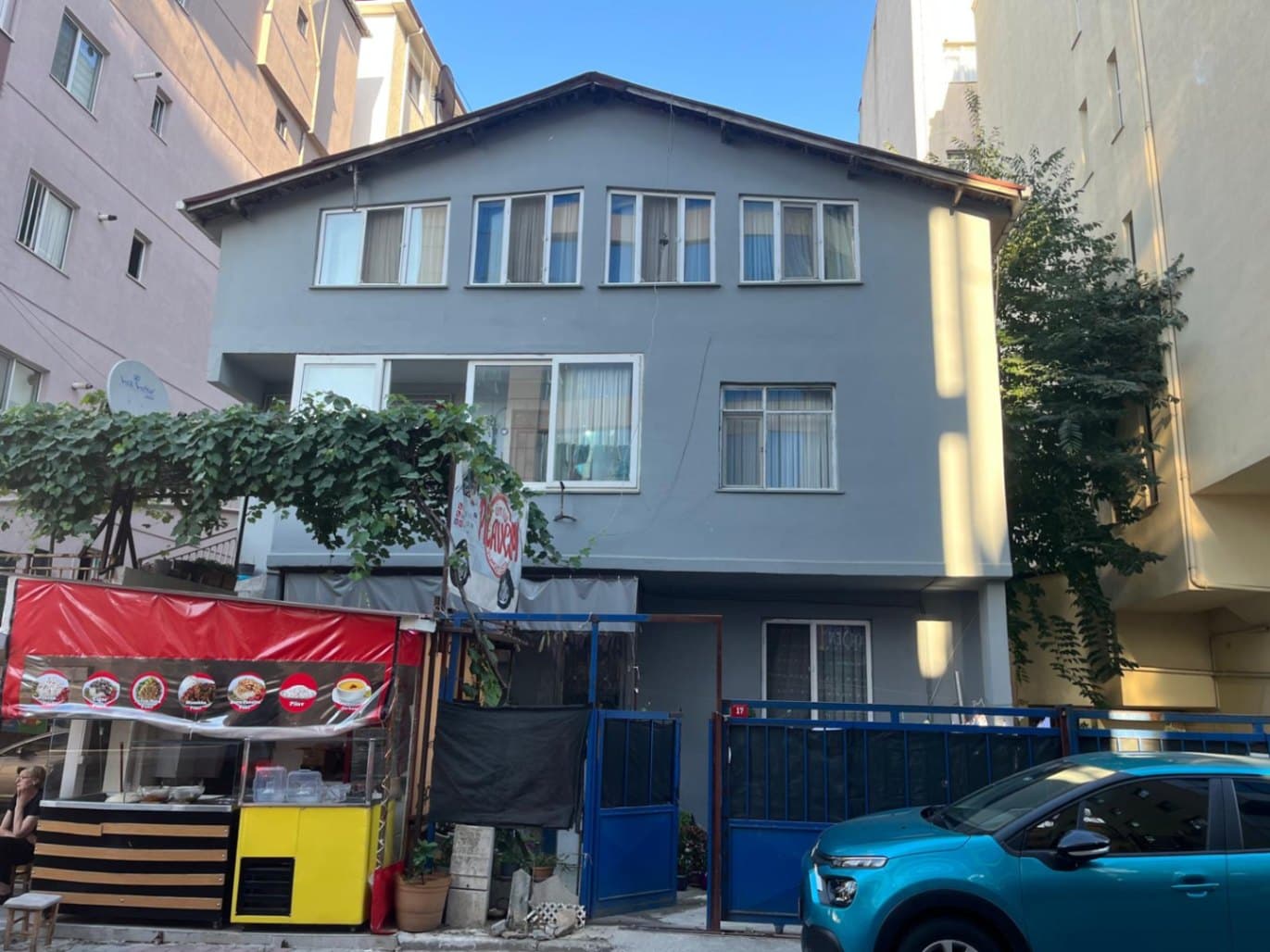 KAVACIK FSM CADDESİNDE, MERKEZİ KONUMDA SATILIK BİNA